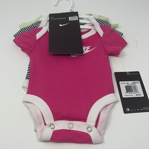 NIKE Newborn 3 Pack Bodysuits - Picture 1 of 3